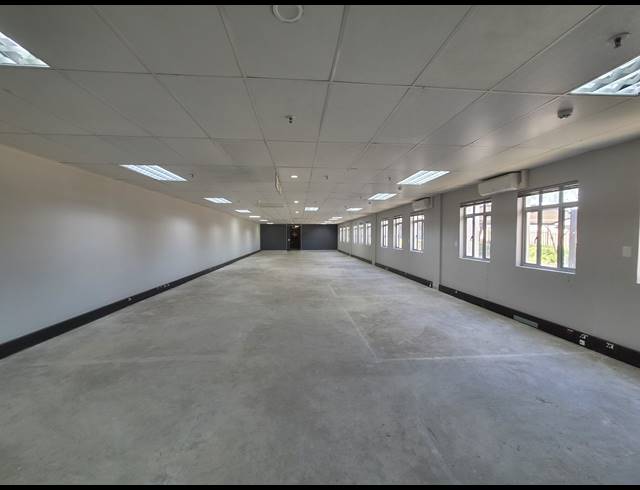 6,242M² WAREHOUSE TO LET IN HALFWAY HOUSE
